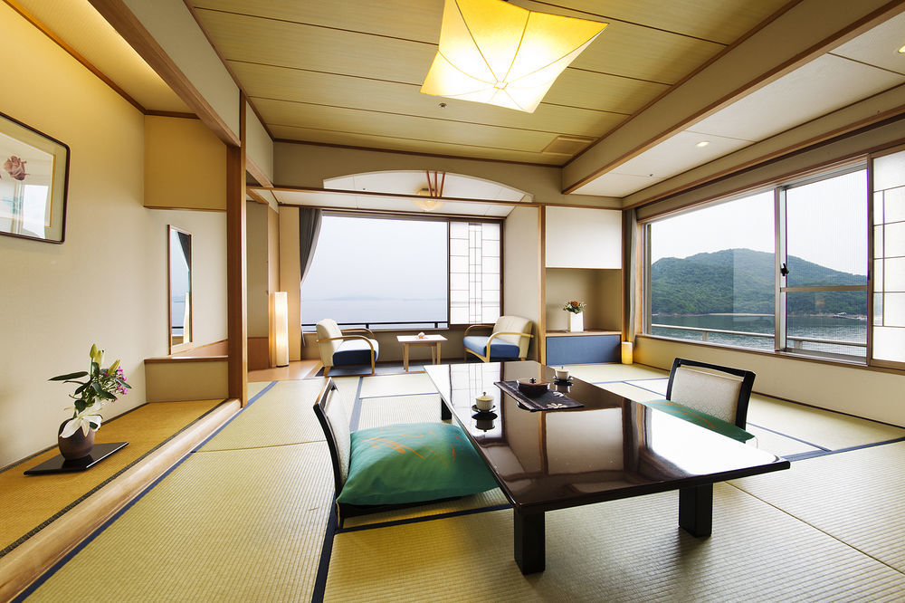 โฮเต็ล โอฟุเตอิ Hotel ฟุกุยามะ ภายนอก รูปภาพ