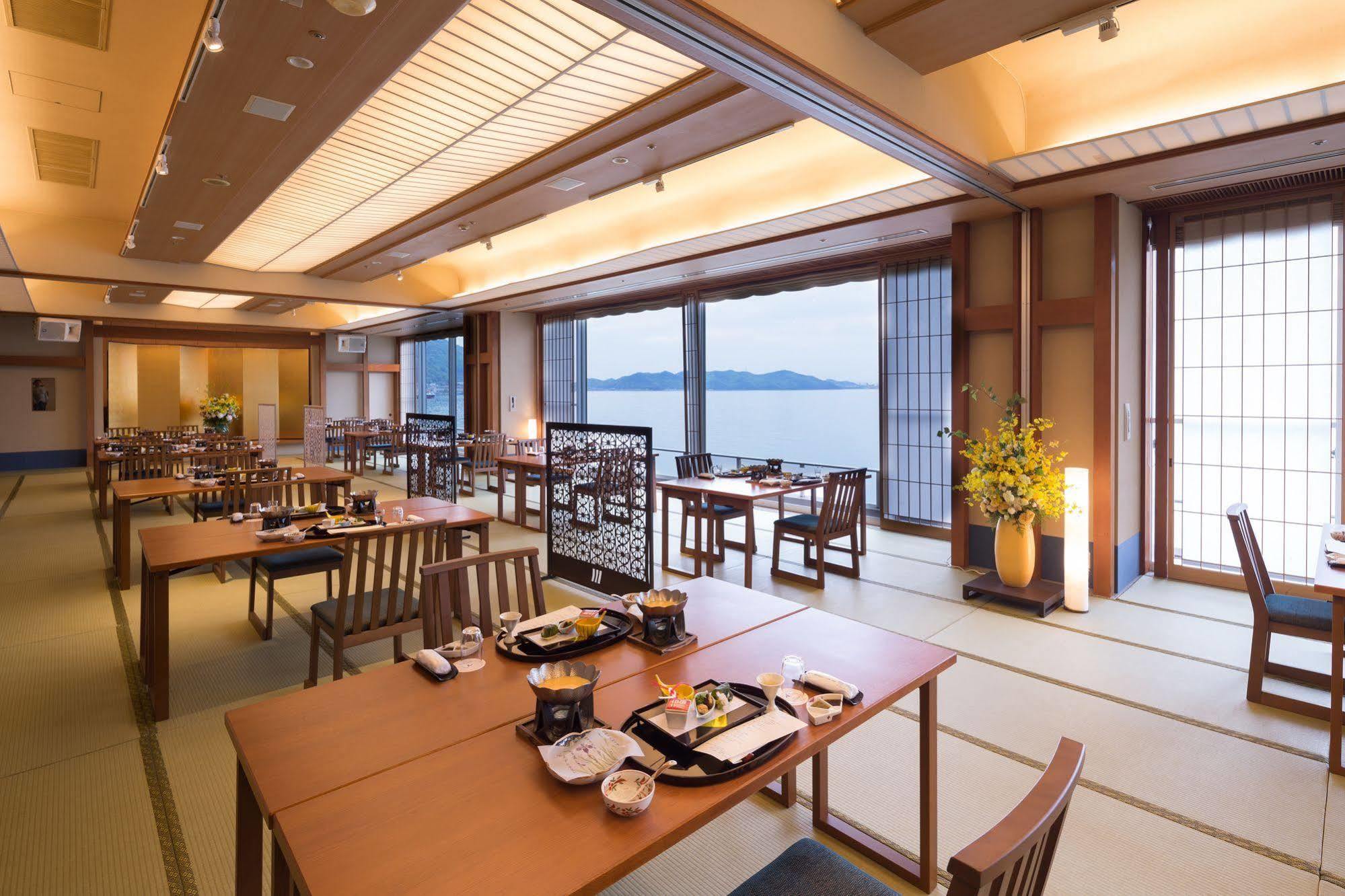 โฮเต็ล โอฟุเตอิ Hotel ฟุกุยามะ ภายนอก รูปภาพ