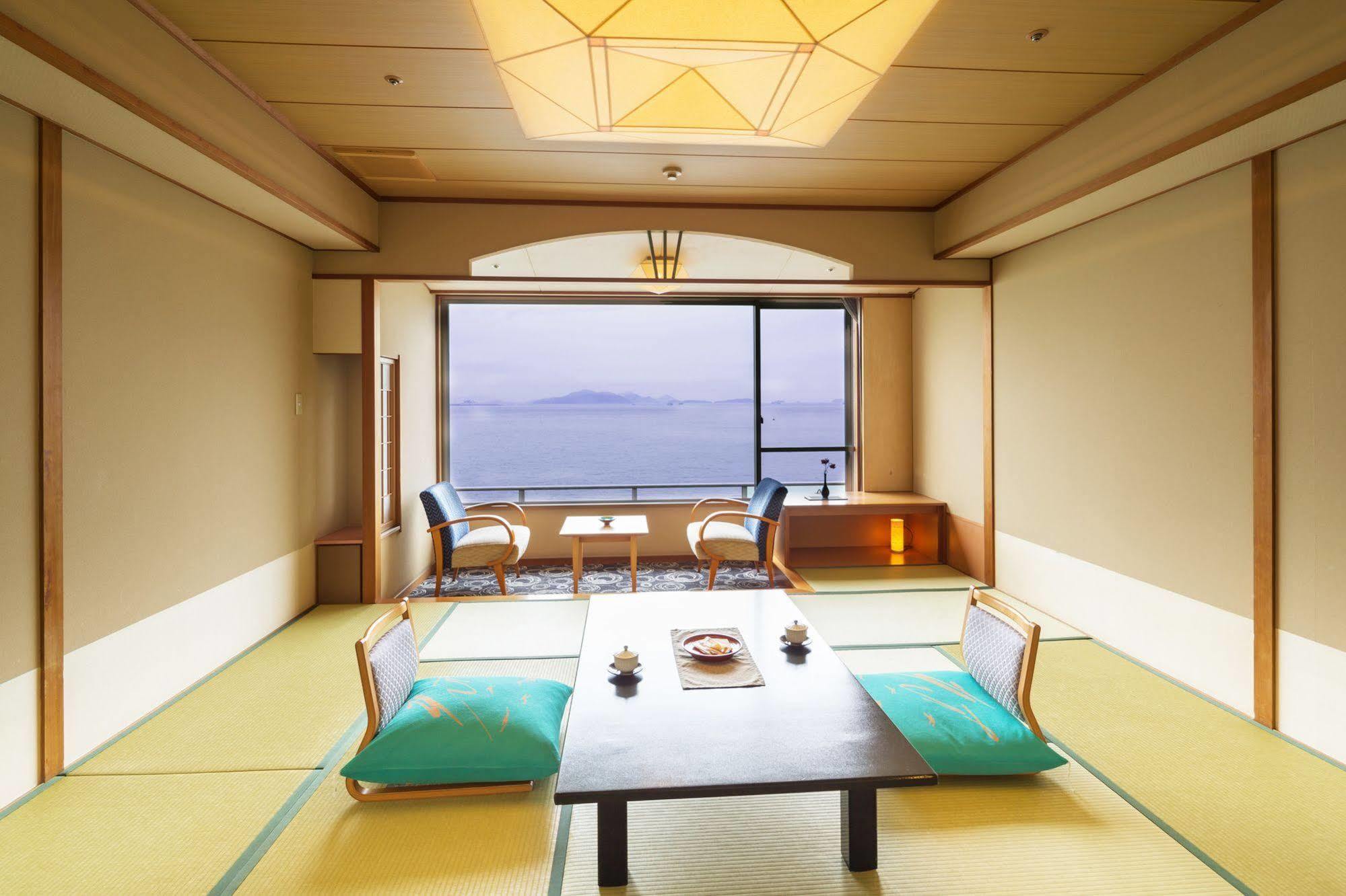 โฮเต็ล โอฟุเตอิ Hotel ฟุกุยามะ ภายนอก รูปภาพ