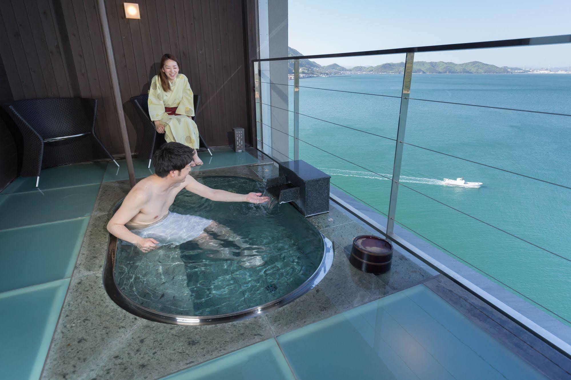 โฮเต็ล โอฟุเตอิ Hotel ฟุกุยามะ ภายนอก รูปภาพ